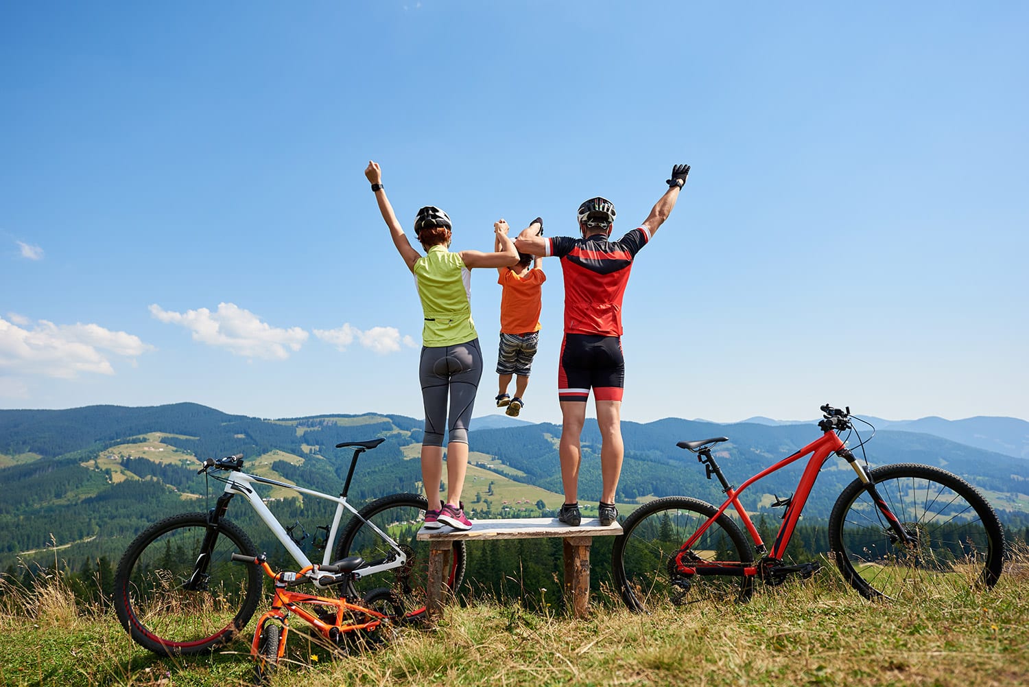 familie-beim-mountainbiken.jpg